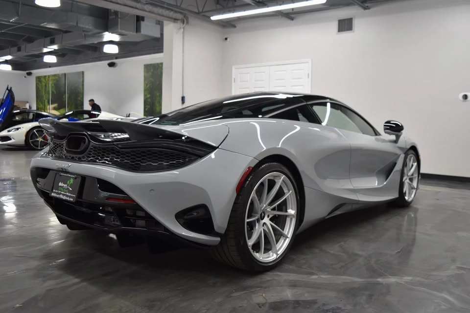 2025 McLaren 750S - Image 10 of 20