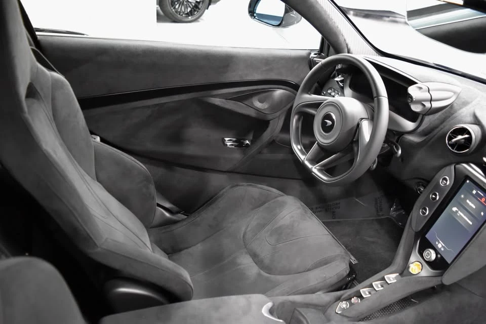 2025 McLaren 750S - Image 18 of 20