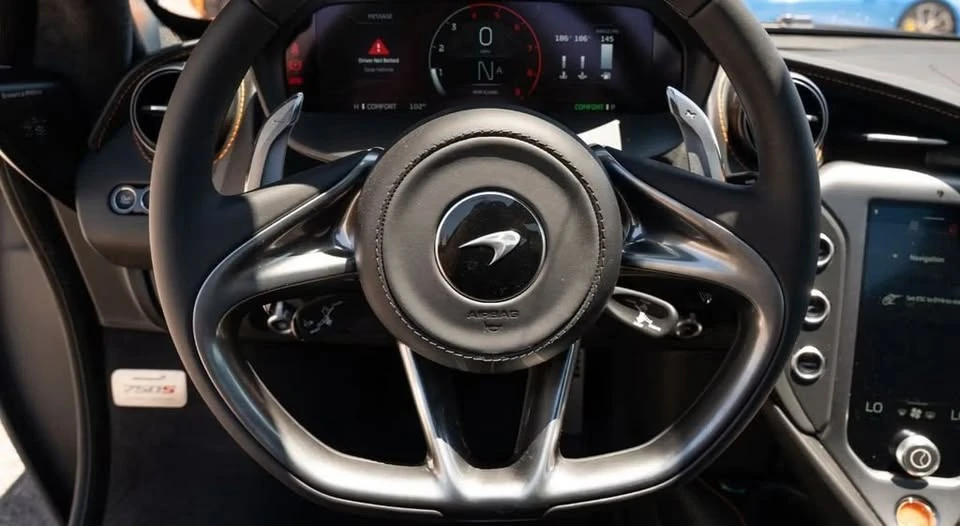 2025 McLaren 750S - Image 9 of 20