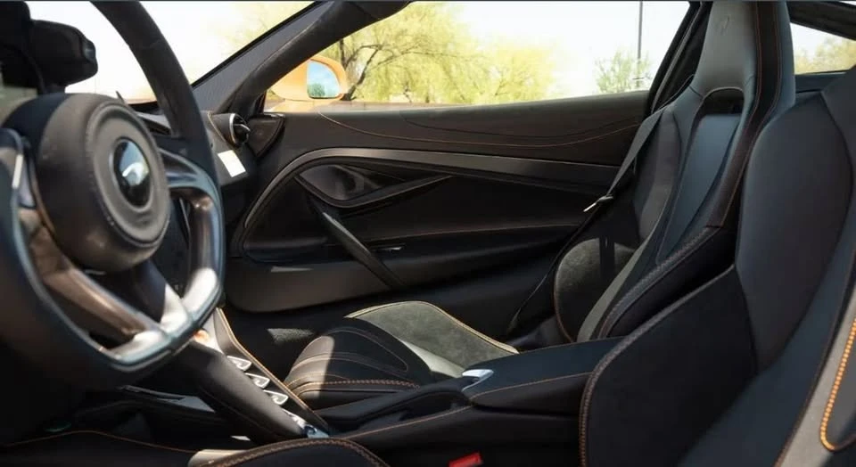 2025 McLaren 750S - Image 10 of 20