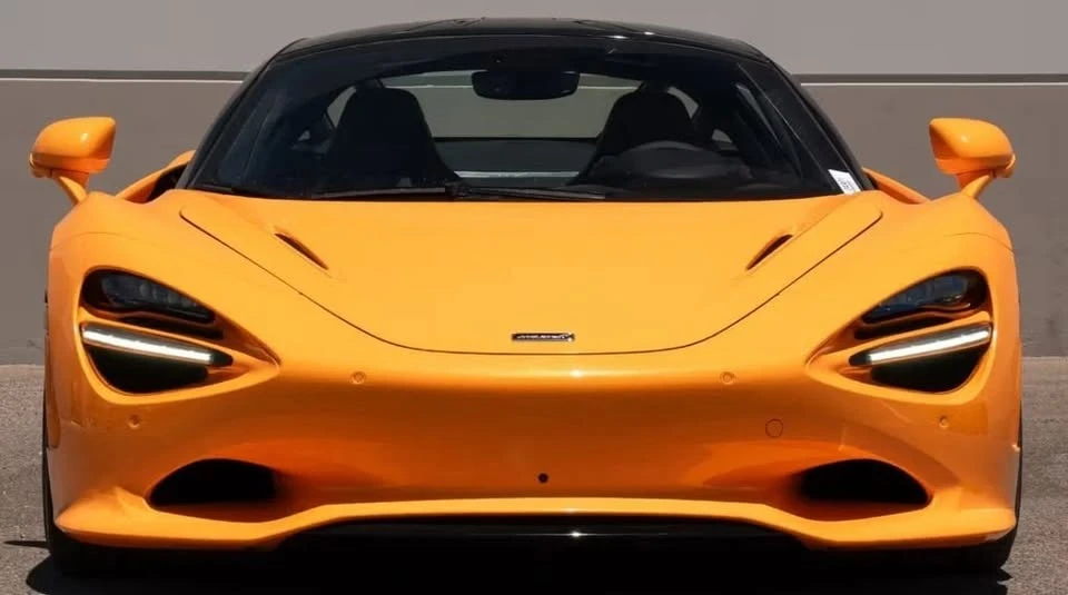 2025 McLaren 750S - Image 18 of 20