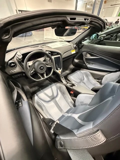 2025 McLaren 750S Spider - Image 4 of 9