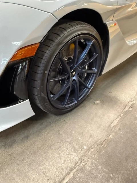 2025 McLaren 750S Spider - Image 2 of 9