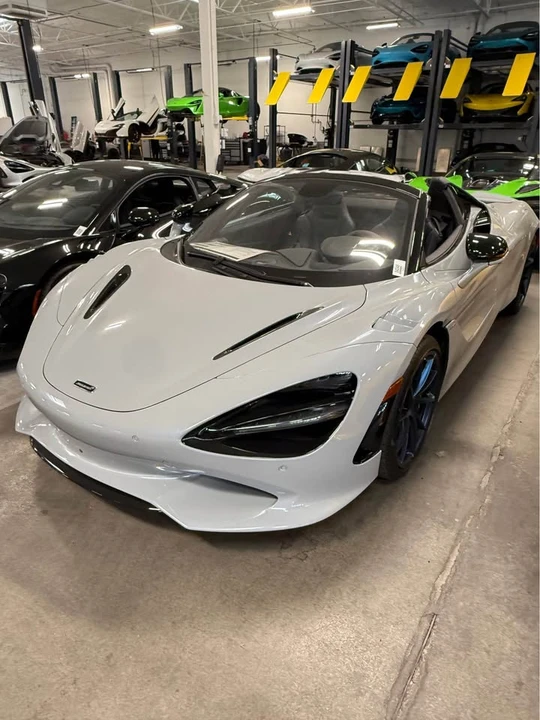 2025 McLaren 750S Spider - Image 11 of 12