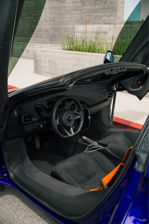 2025 McLaren Artura Spider - Image 3 of 7