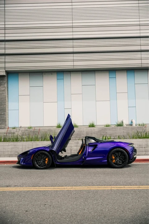 2025 McLaren Artura Spider - Image 5 of 7