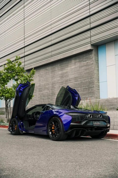 2025 McLaren Artura Spider - Image 6 of 7