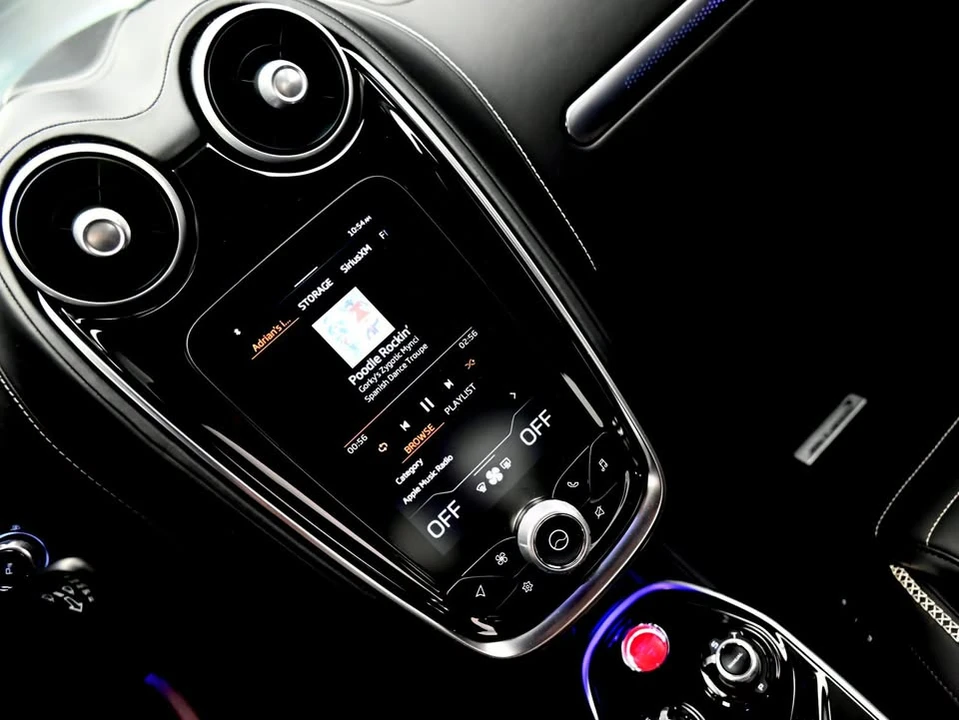 2025 McLaren GT - Image 12 of 17