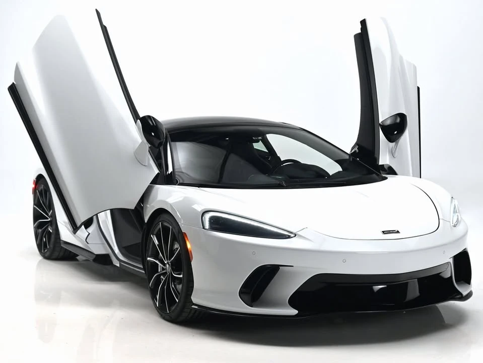 2025 McLaren GT - Image 2 of 17