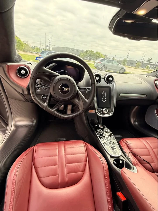 2025 McLaren GT - Image 9 of 13