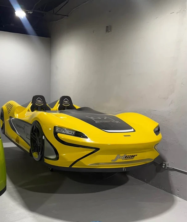 2025 McLaren W1 - Image 2 of 5