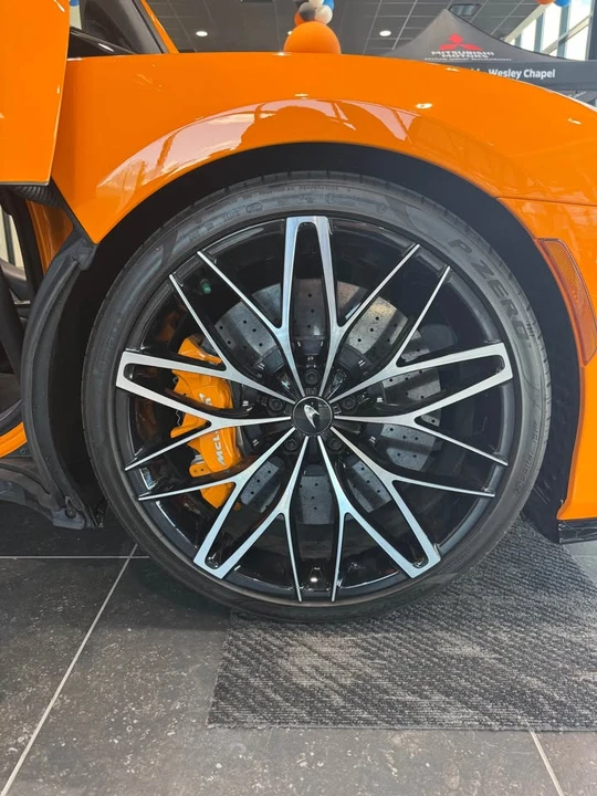2025 McLaren GT - Image 10 of 14