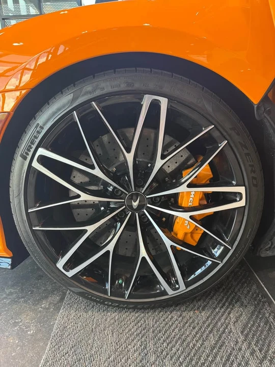2025 McLaren GT - Image 9 of 14