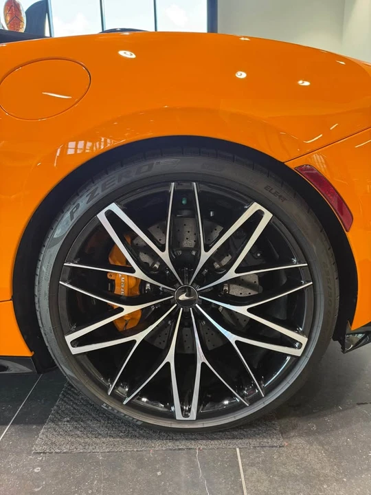 2025 McLaren GT - Image 12 of 14