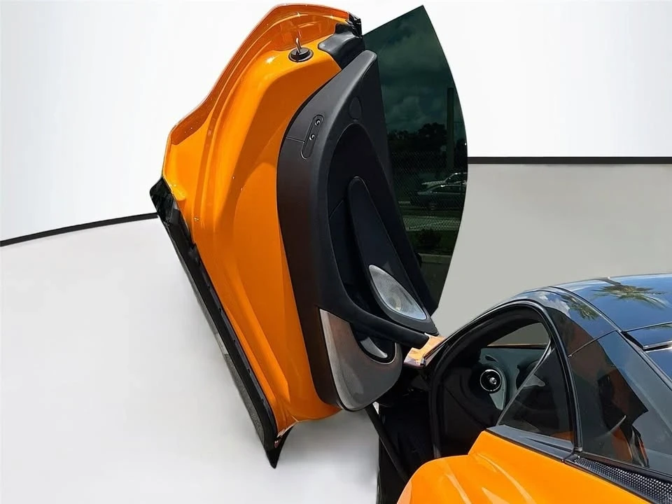 2025 McLaren GT - Image 9 of 20