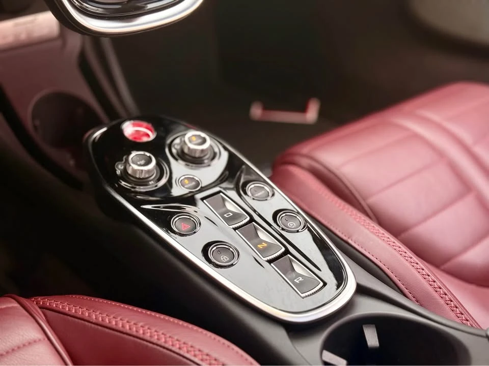 2025 McLaren GT - Image 13 of 20