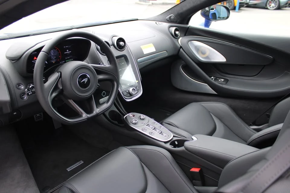 2025 McLaren GT - Image 3 of 20