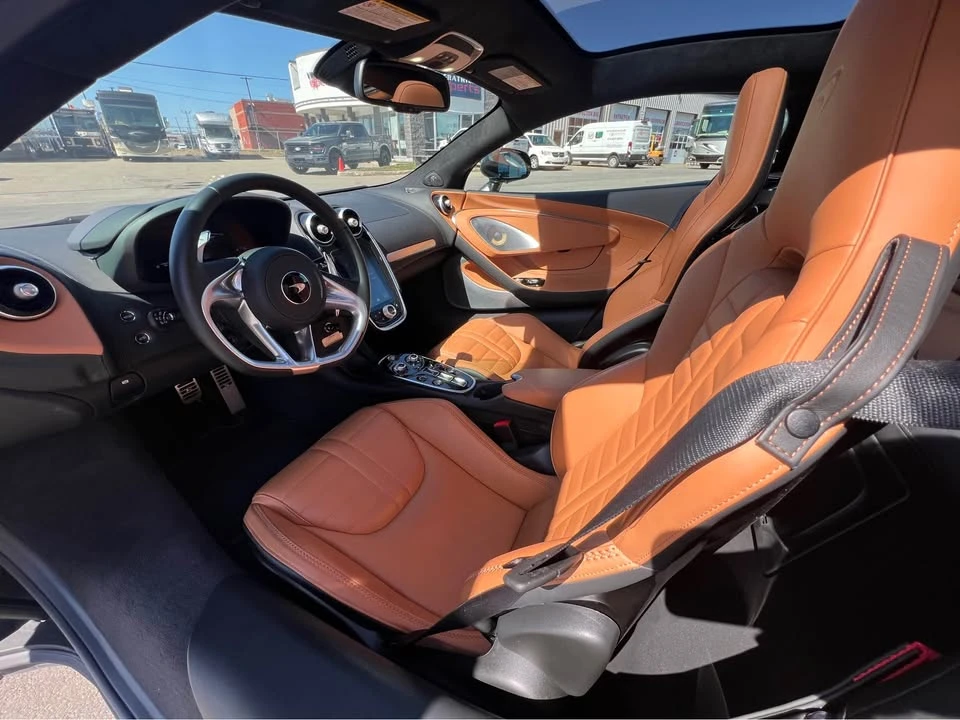2025 McLaren GT - Image 13 of 17