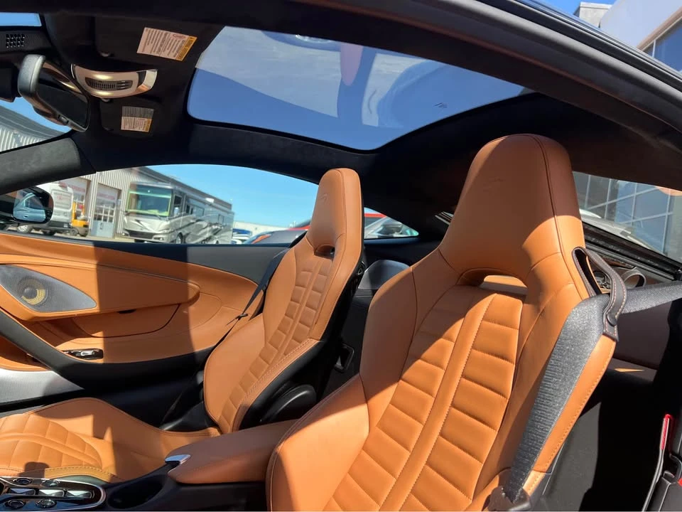 2025 McLaren GT - Image 14 of 17