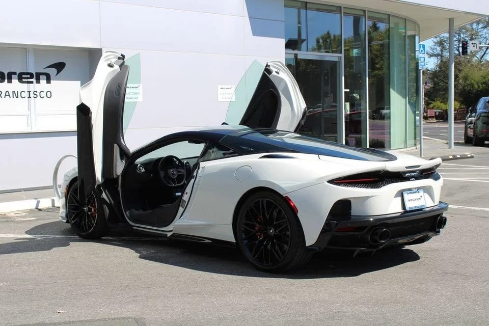 2025 McLaren GT - Image 11 of 19