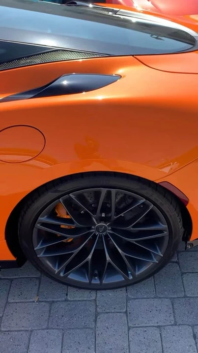 2025 McLaren GT - Image 2 of 4