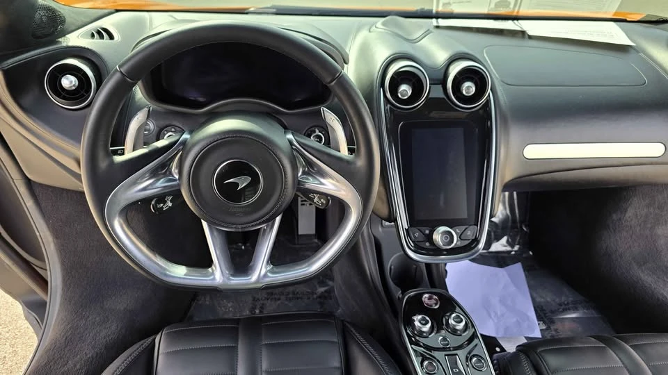 2025 McLaren GT - Image 12 of 18