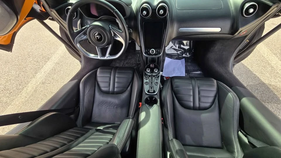 2025 McLaren GT - Image 16 of 18