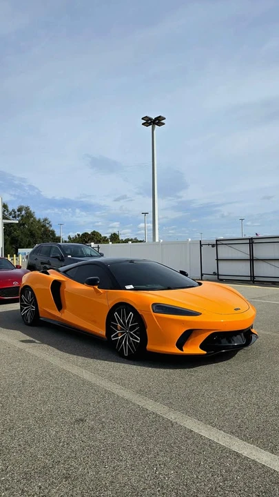 2025 McLaren GT - Image 4 of 18