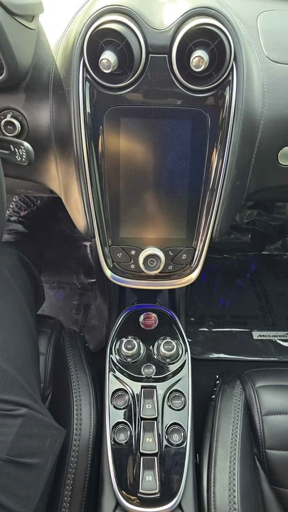 2025 McLaren GT - Image 14 of 18