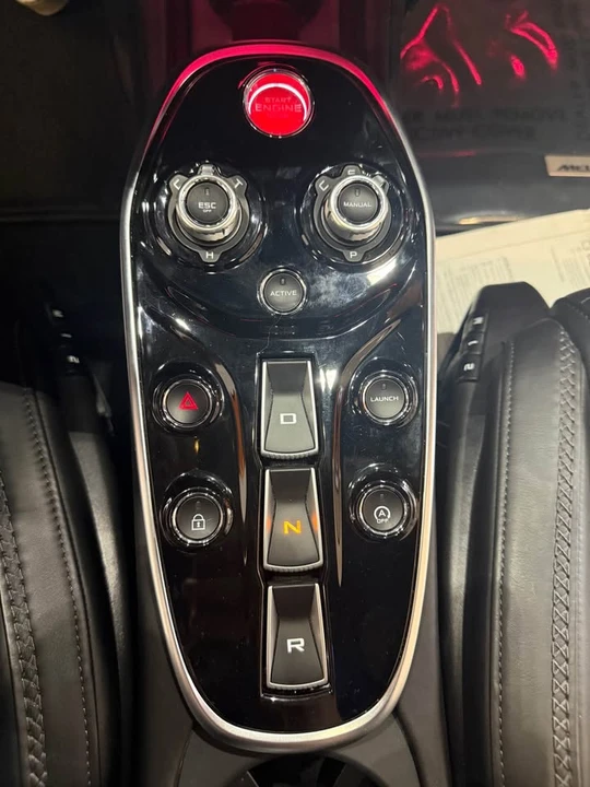 2025 McLaren GT - Image 13 of 15