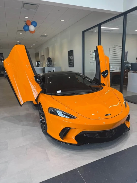 2025 McLaren GT - Image 10 of 15
