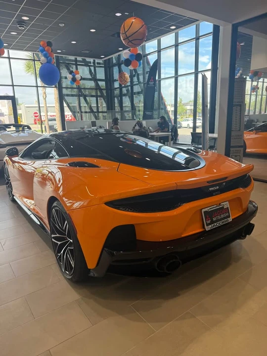 2025 McLaren GT - Image 9 of 15
