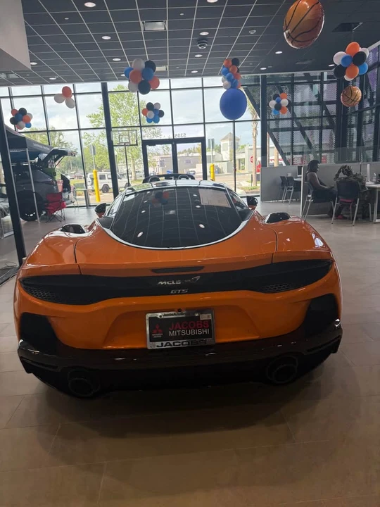 2025 McLaren GT - Image 8 of 15