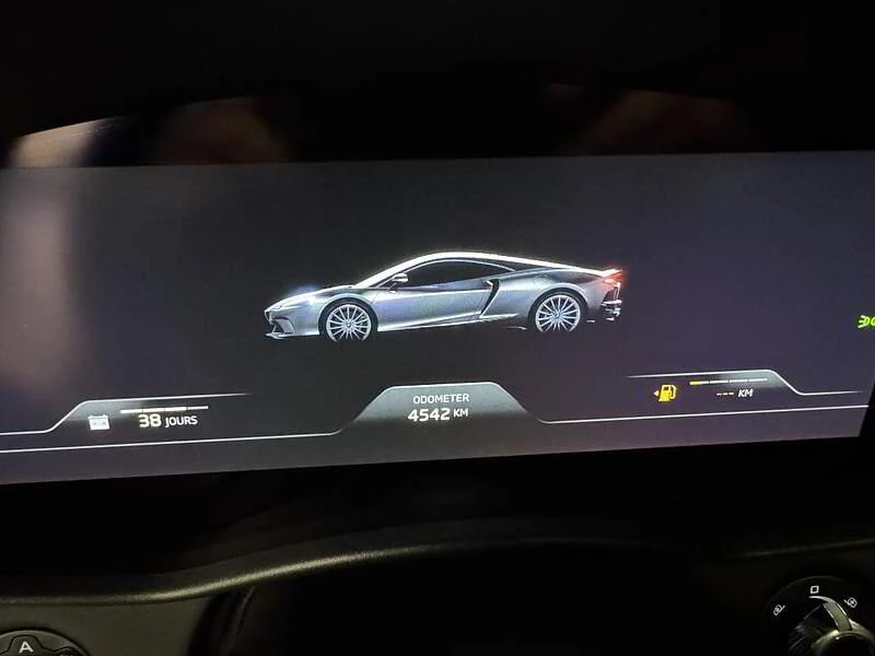 2025 McLaren GT - Image 14 of 15