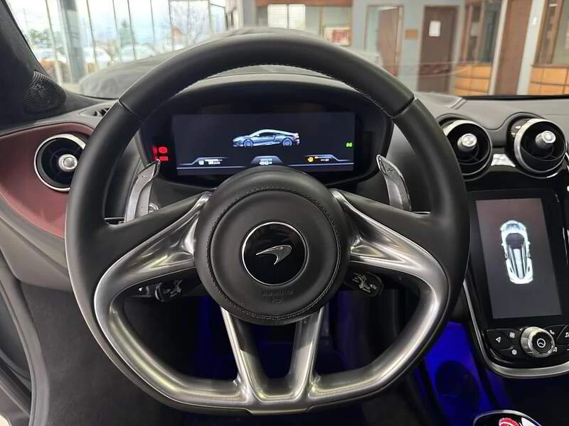 2025 McLaren GT - Image 12 of 15