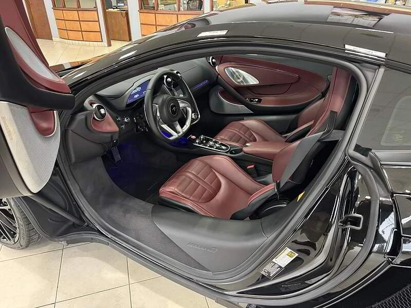 2025 McLaren GT - Image 11 of 15