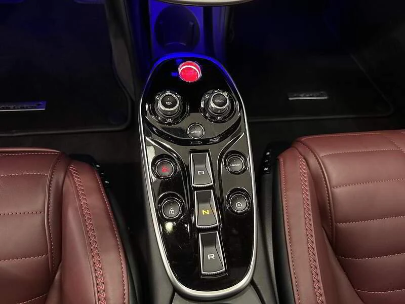 2025 McLaren GT - Image 13 of 15