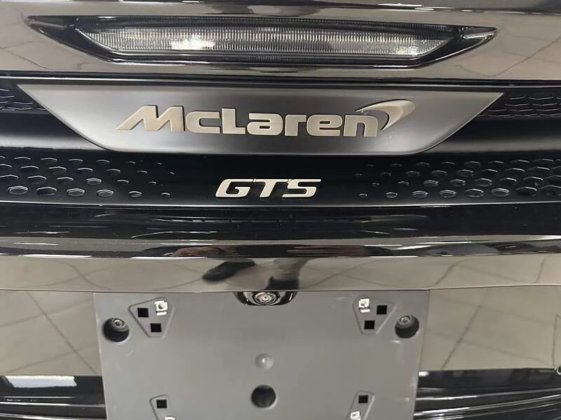 2025 McLaren GT - Image 10 of 15
