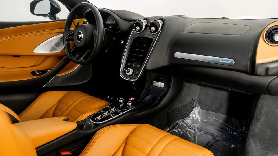 2025 McLaren GT - Image 2 of 19