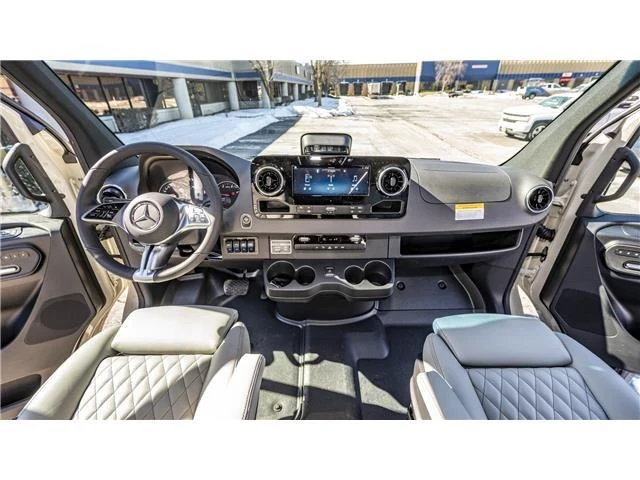 2025 Mercedes-Benz VS30 Sprinter - Image 15 of 21