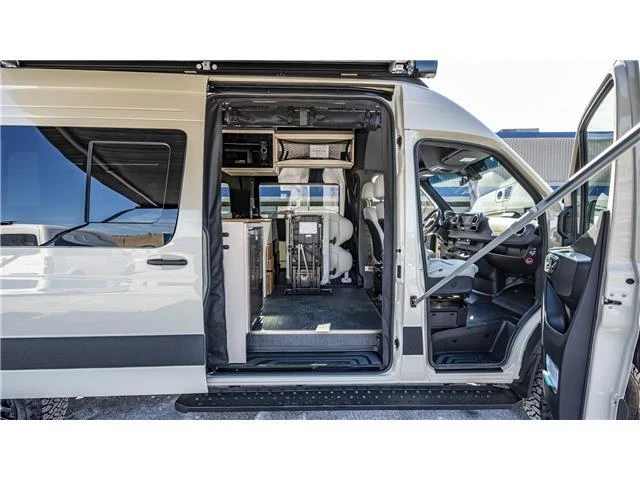 2025 Mercedes-Benz VS30 Sprinter - Image 10 of 21