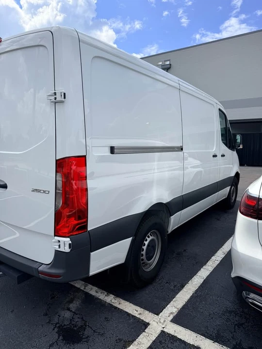 2025 Mercedes-Benz VS30 Sprinter - Image 6 of 8