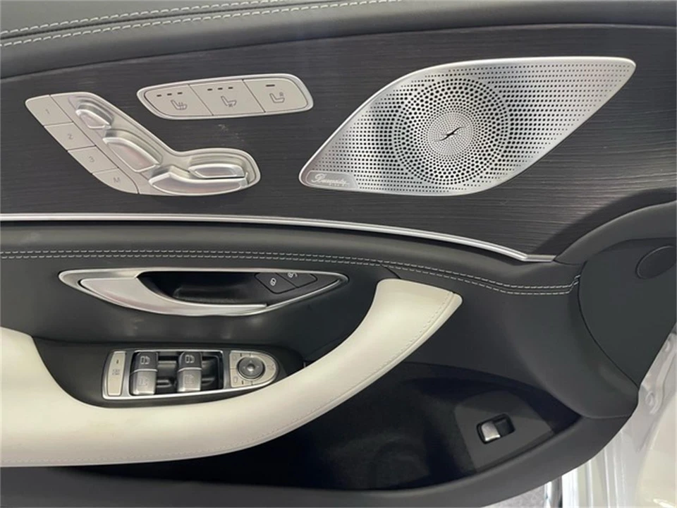 2025 Mercedes-Benz AMG GT - Image 27 of 31