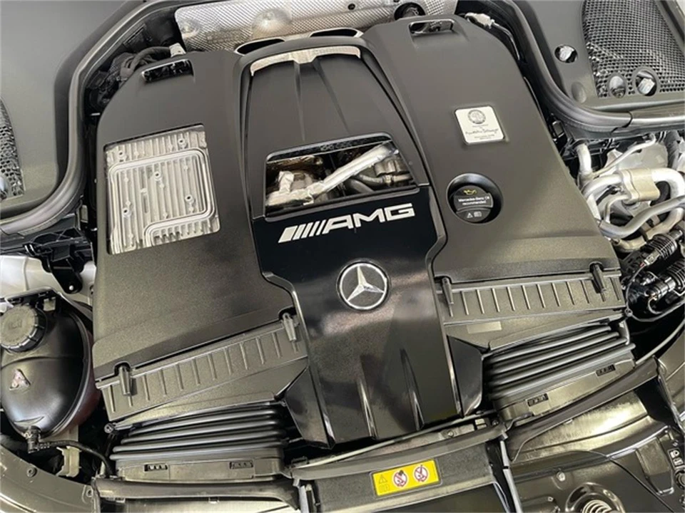 2025 Mercedes-Benz AMG GT - Image 21 of 31