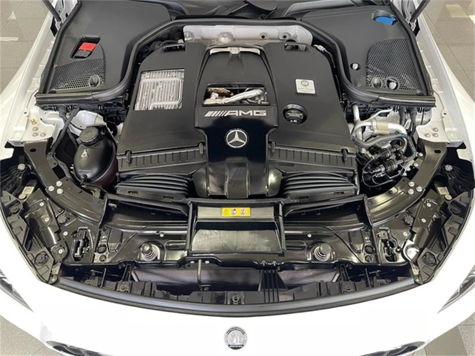 2025 Mercedes-Benz AMG GT - Image 20 of 31