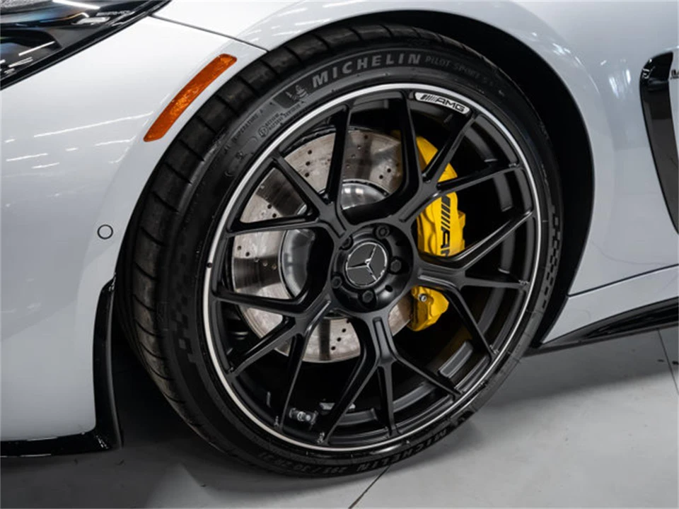 2025 Mercedes-Benz AMG GT - Image 16 of 31