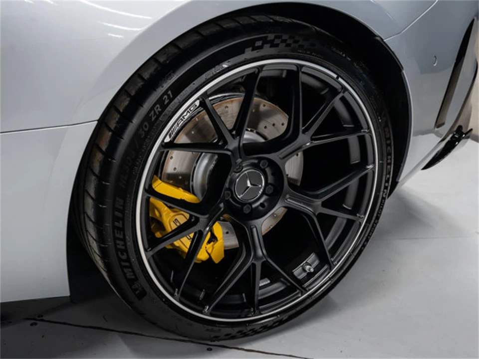 2025 Mercedes-Benz AMG GT - Image 19 of 31