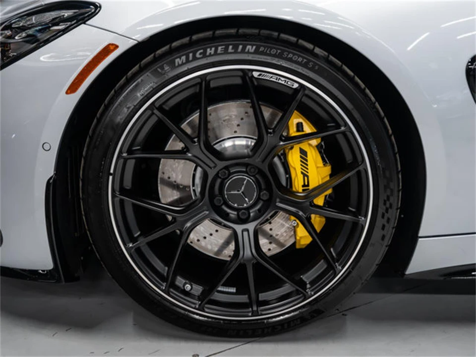 2025 Mercedes-Benz AMG GT - Image 15 of 31