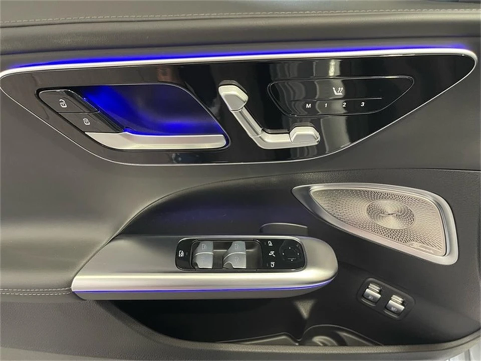 2025 Mercedes-Benz AMG GT - Image 26 of 31