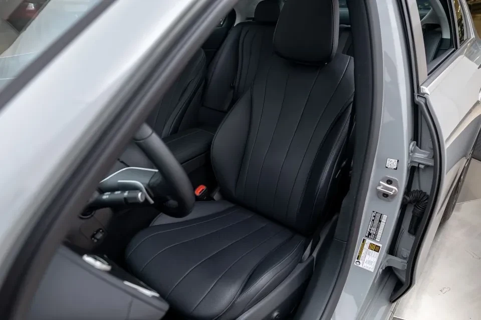 2025 Mercedes-Benz W214 E-Class - Image 10 of 20